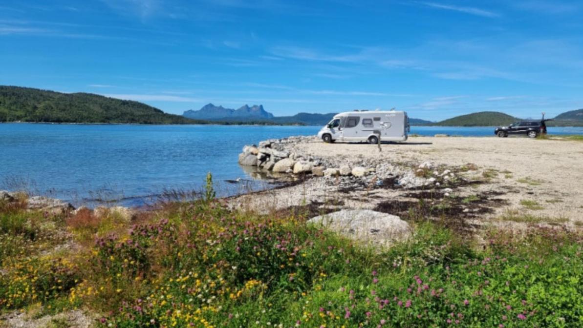 Ulvsvag Gjestgiveri Og Fjordcamping As Екстериор снимка