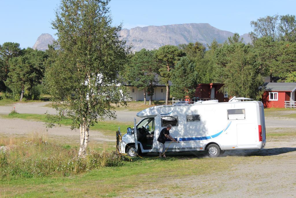 Ulvsvag Gjestgiveri Og Fjordcamping As Екстериор снимка